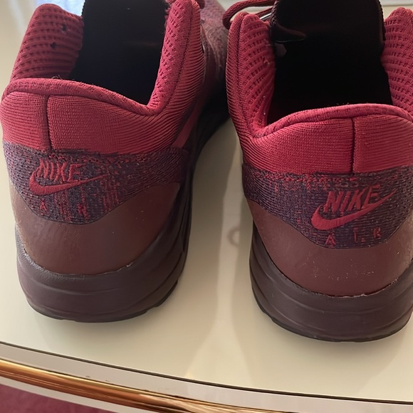 Gently used Nike defenders - Picture 6 of 7